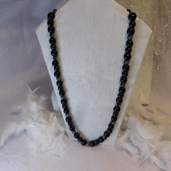 Black Beaded Necklace - Picture 2 of 13